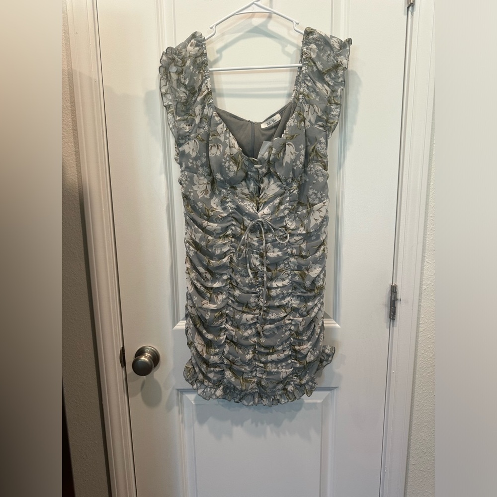 Bella Mae blue and white ruched floral dress with tag still on. Size large